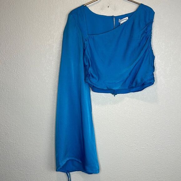 NWT Lover and Friends Carlita Asymmetrical Top in Blue Large Revolve - Picture 2 of 16